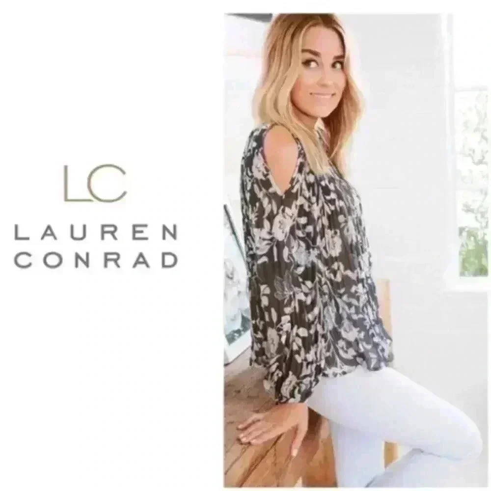 LC Lauren Conrad Cold Shoulder Floral Top like new size Small like new